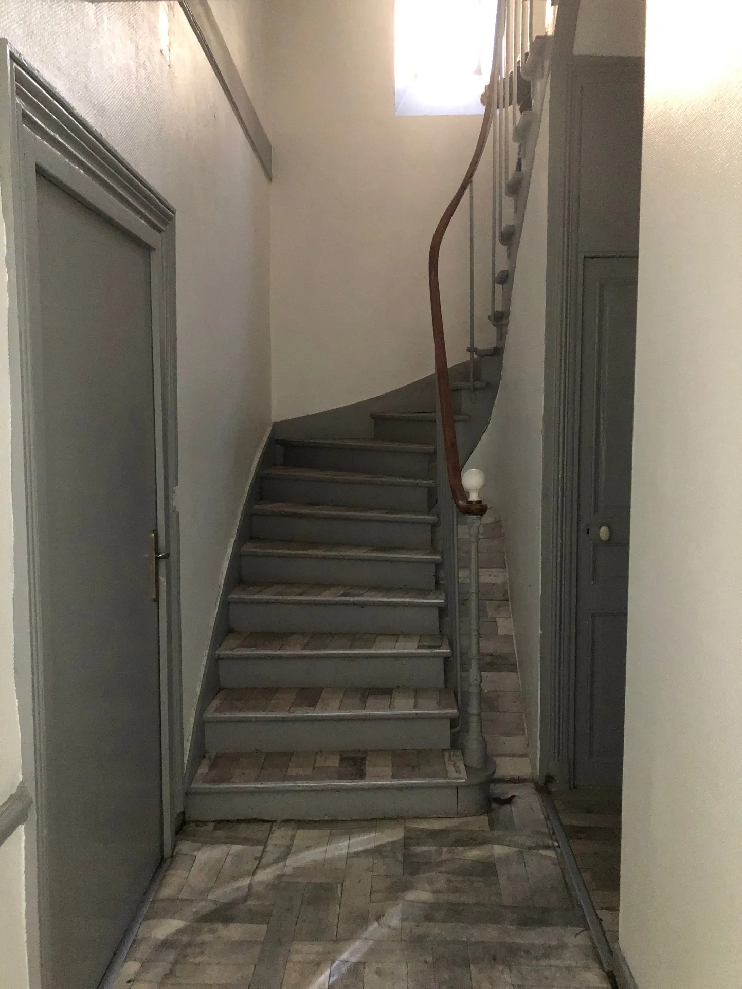 Appartement F3 à Châtel-Guyon dans un Immeuble de Caractère 