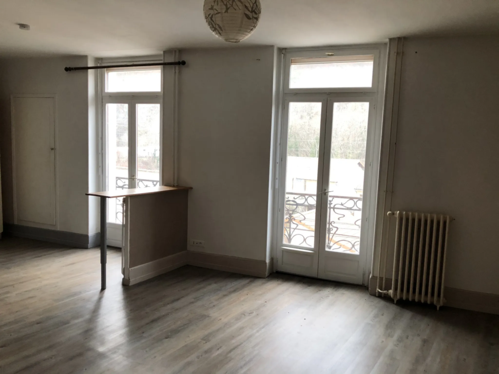 Appartement F3 à Châtel-Guyon dans un Immeuble de Caractère