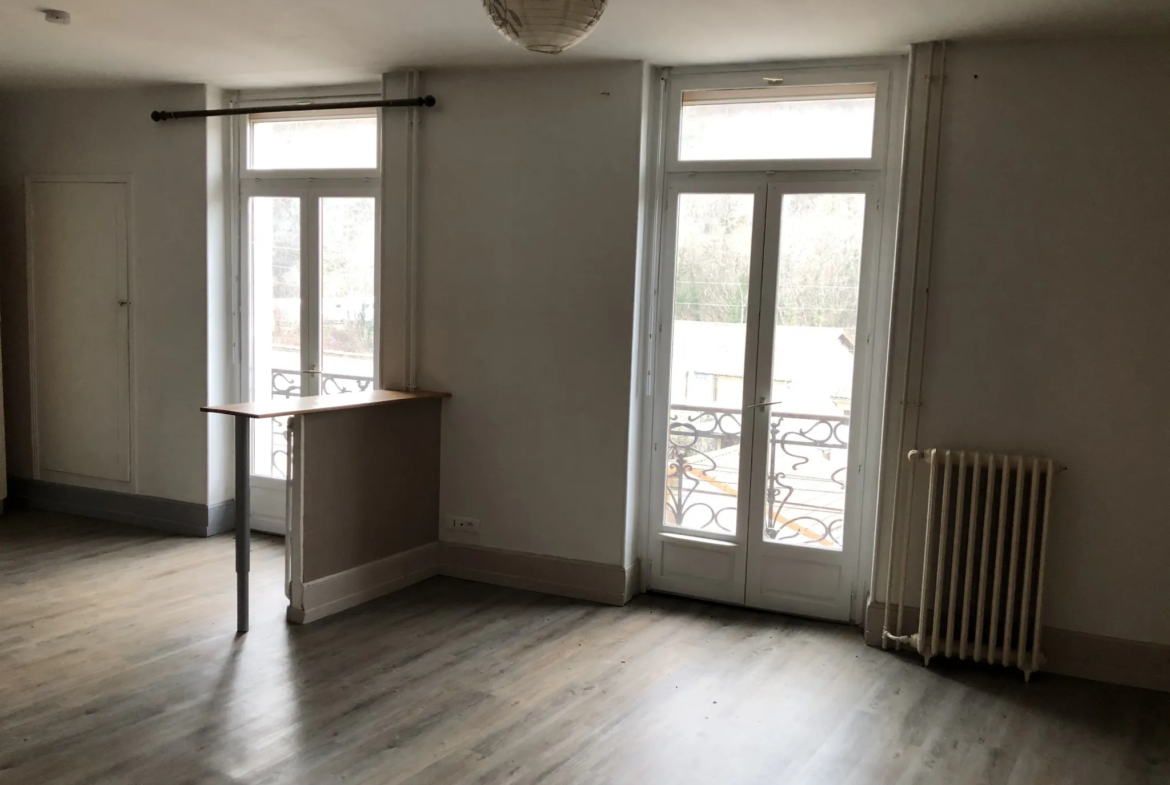 Appartement F3 à Châtel-Guyon dans un Immeuble de Caractère 