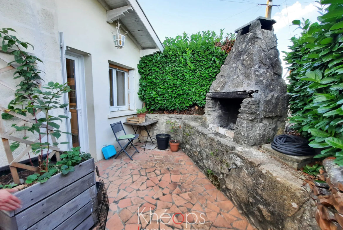 Maison mitoyenne avec garage et jardin à La Réole 