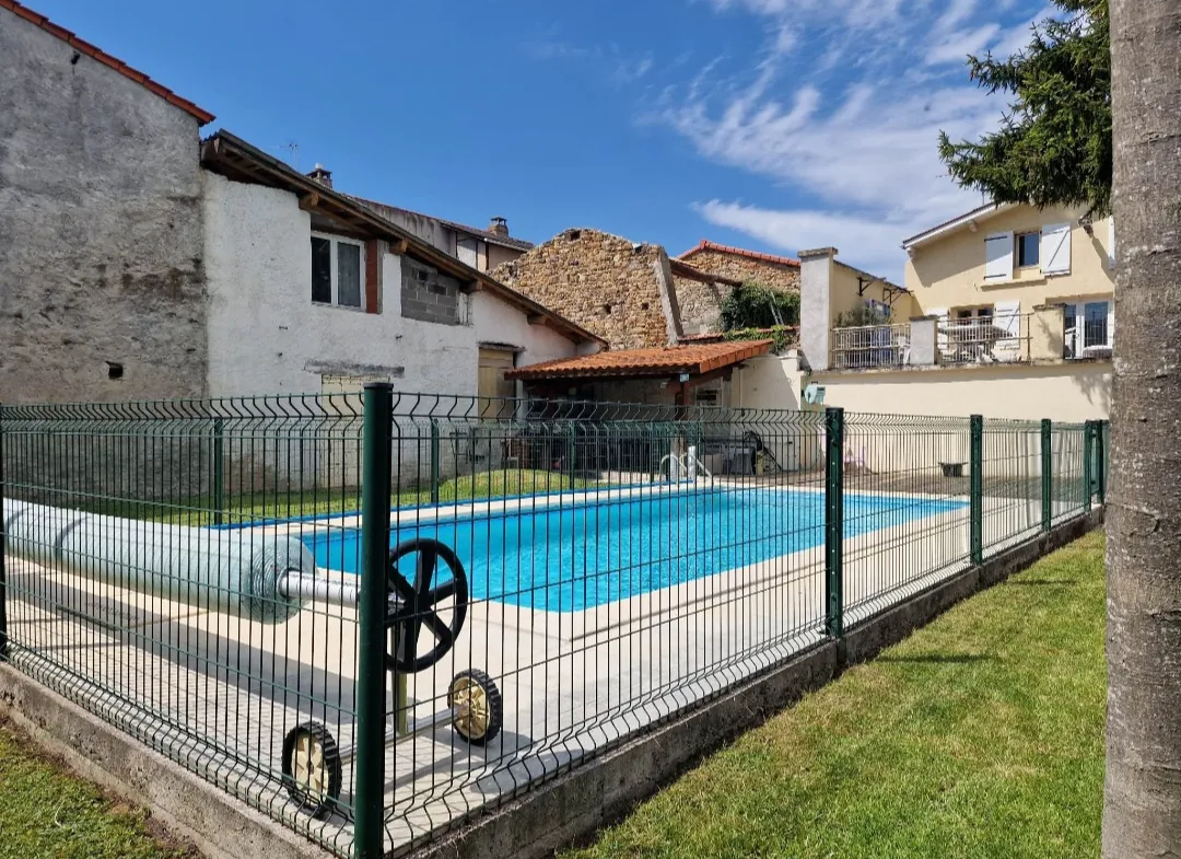 Maison Familiale avec Piscine à Beauregard-l'Évêque - 240 000 EUR 