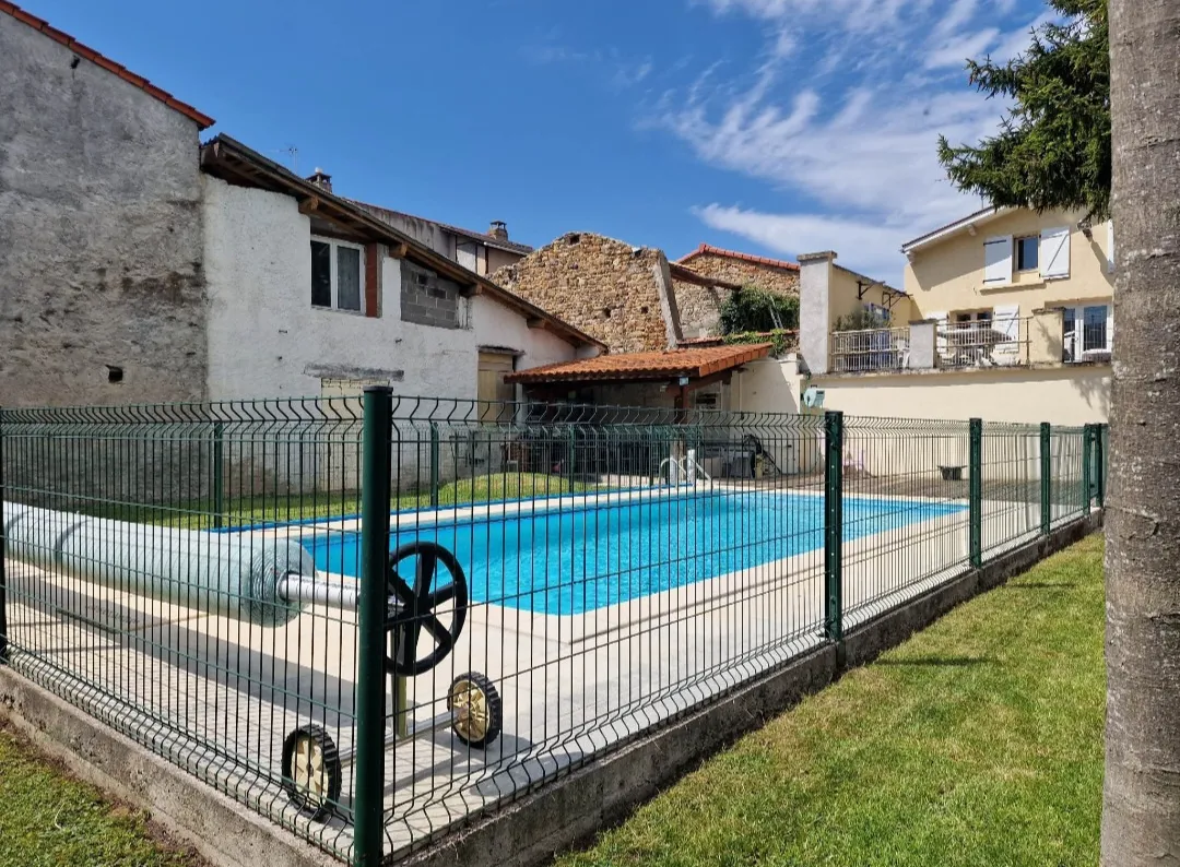 Maison Familiale avec Piscine à Beauregard-l'Évêque - 240 000 EUR 