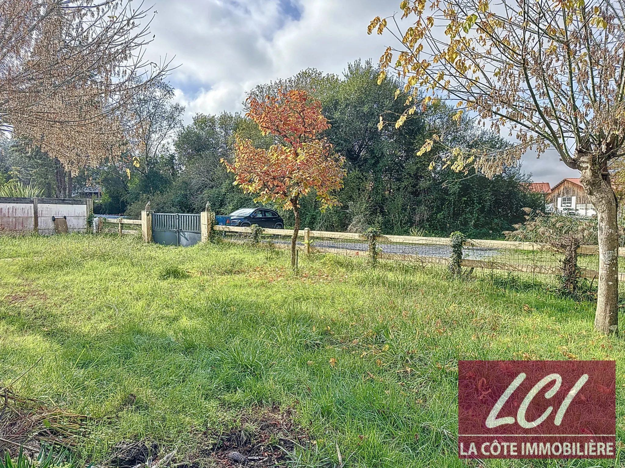 Maison en bois à rénover à Sanguinet, 70m² sur terrain de 800m² 