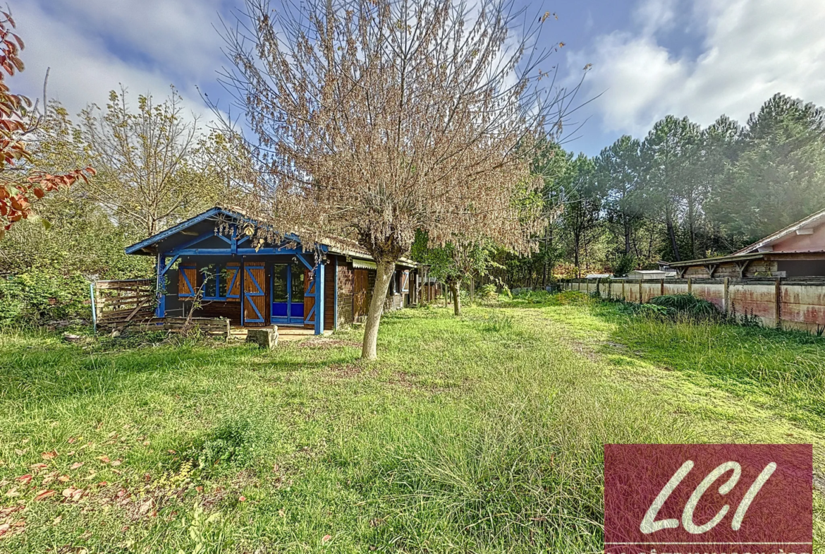 Maison en bois à rénover à Sanguinet, 70m² sur terrain de 800m² 