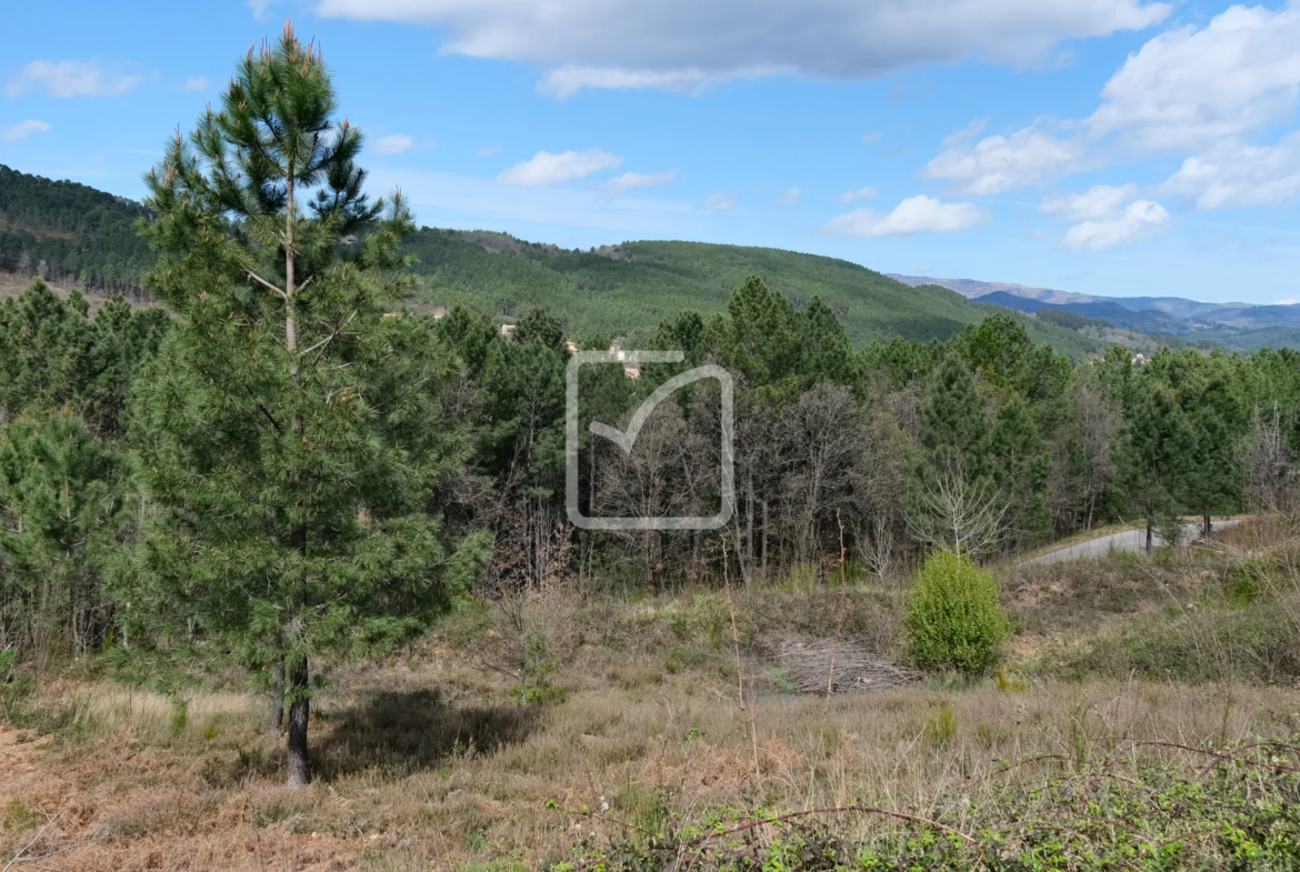 Terrain à bâtir de 1818 m2 avec vue magnifique à Mercuer 