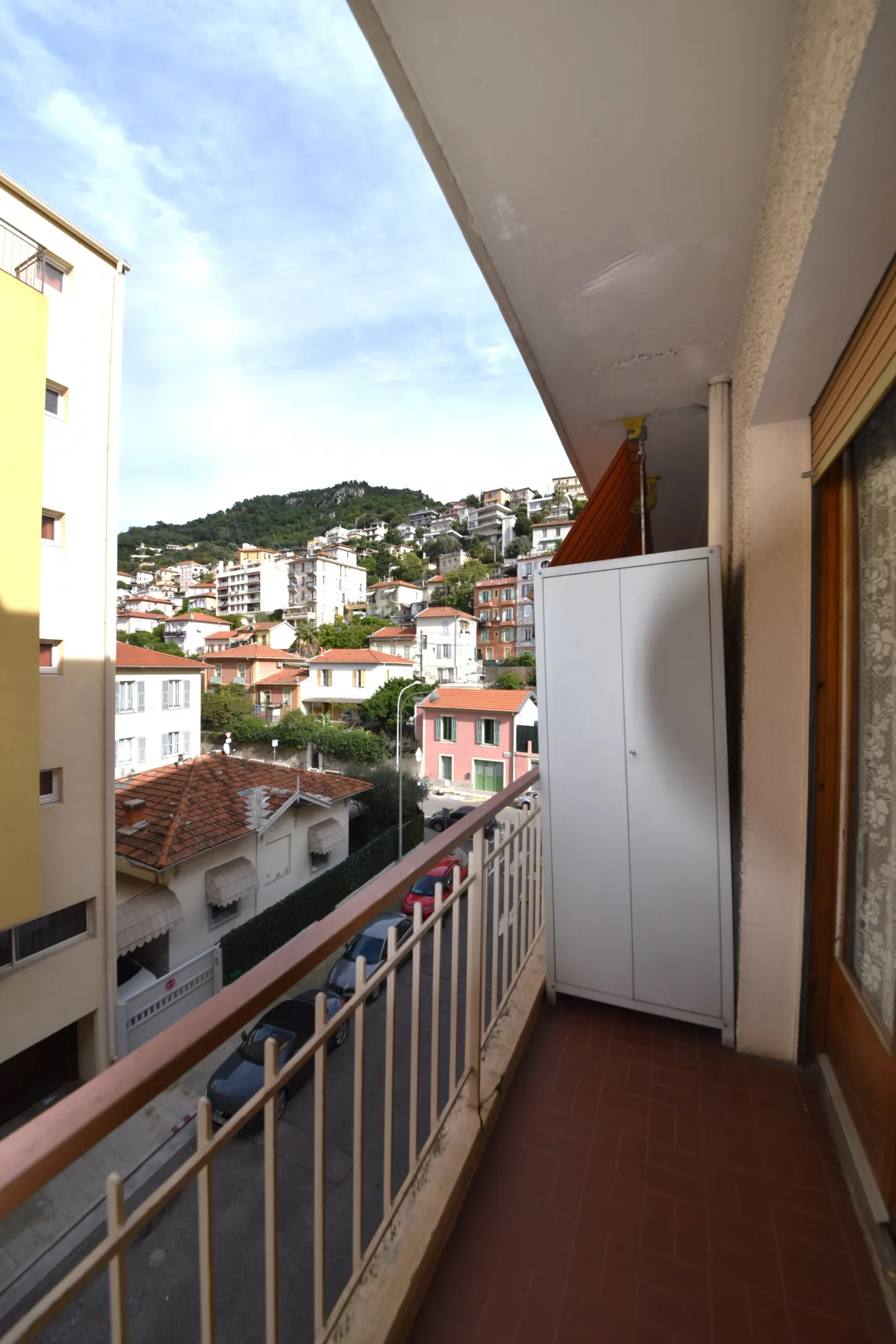 Appartement 2 Pièces Traversant avec Balcons à Nice 