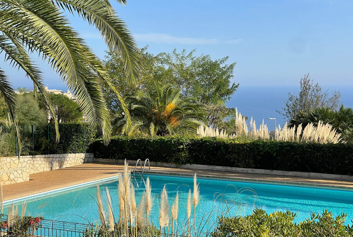 Studio à rénover à Nice OUEST avec vue mer et garage 