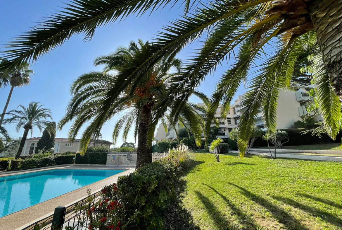 Studio à rénover à Nice OUEST avec vue mer et garage 