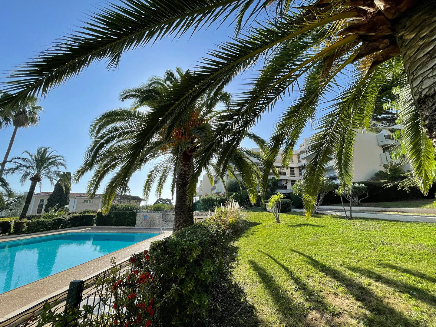 Studio à rénover à Nice OUEST avec vue mer et garage 