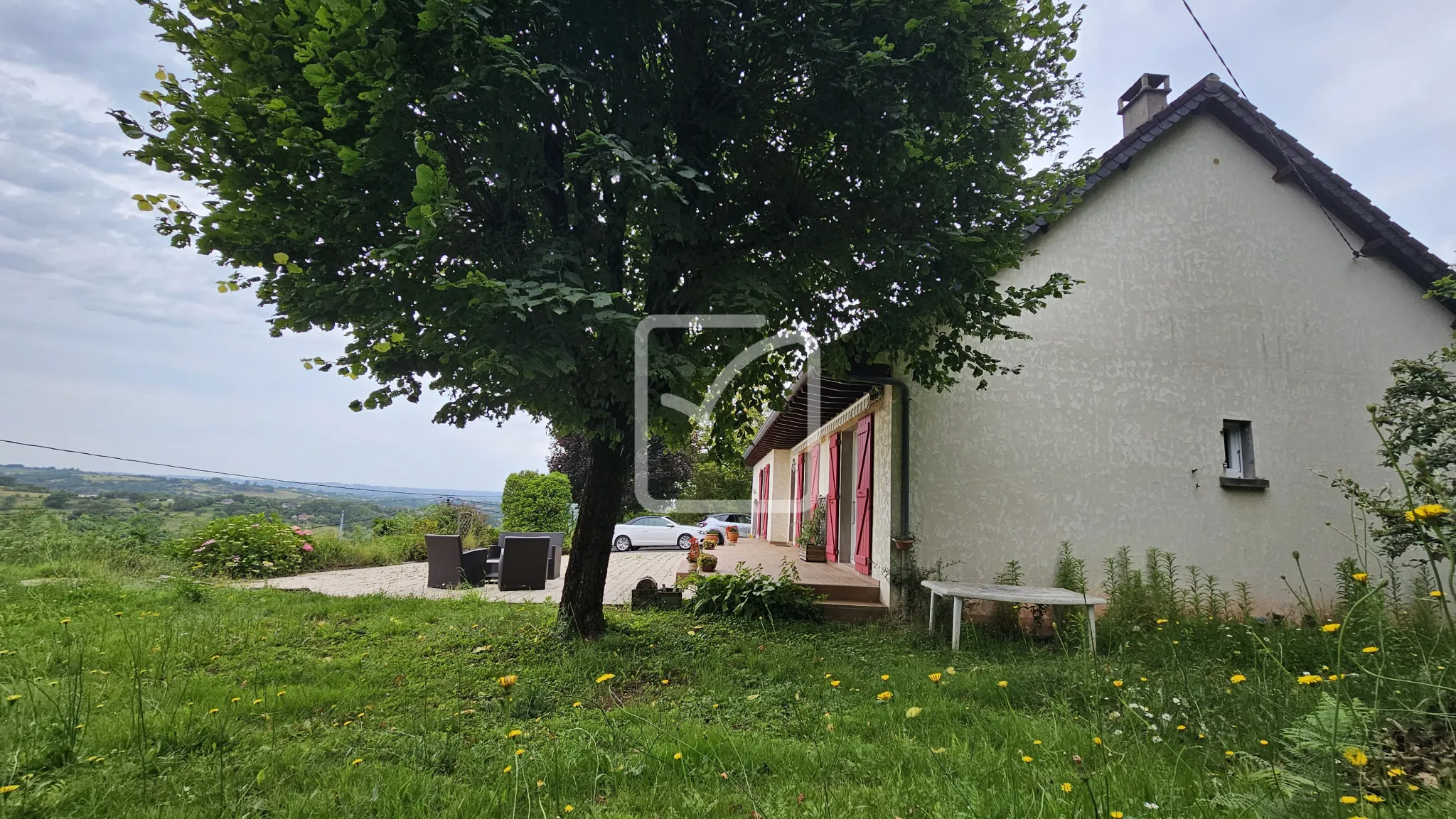 Maison de plain-pied à vendre à Yssandon avec vue imprenable 