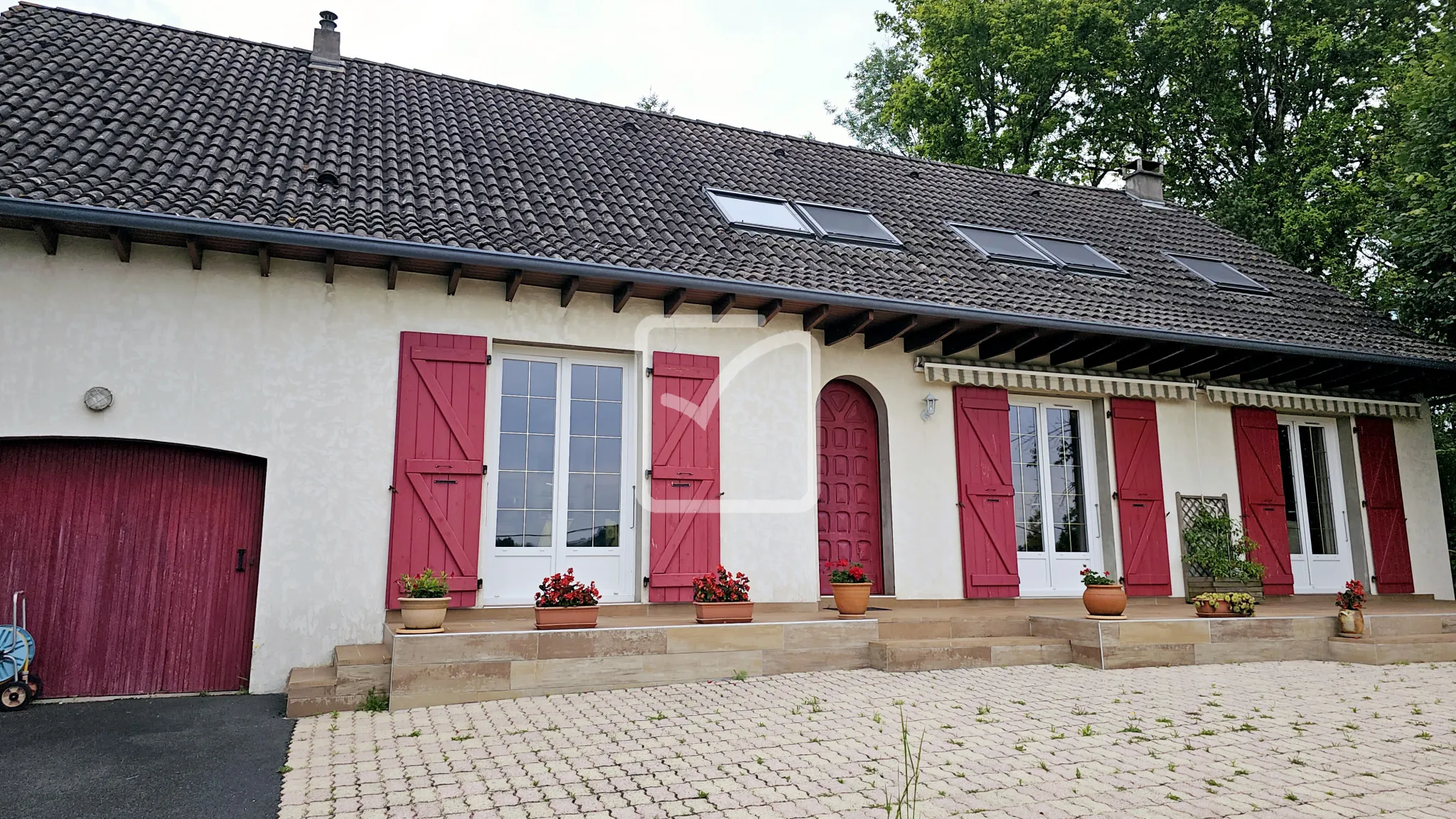 Maison de plain-pied à vendre à Yssandon avec vue imprenable 