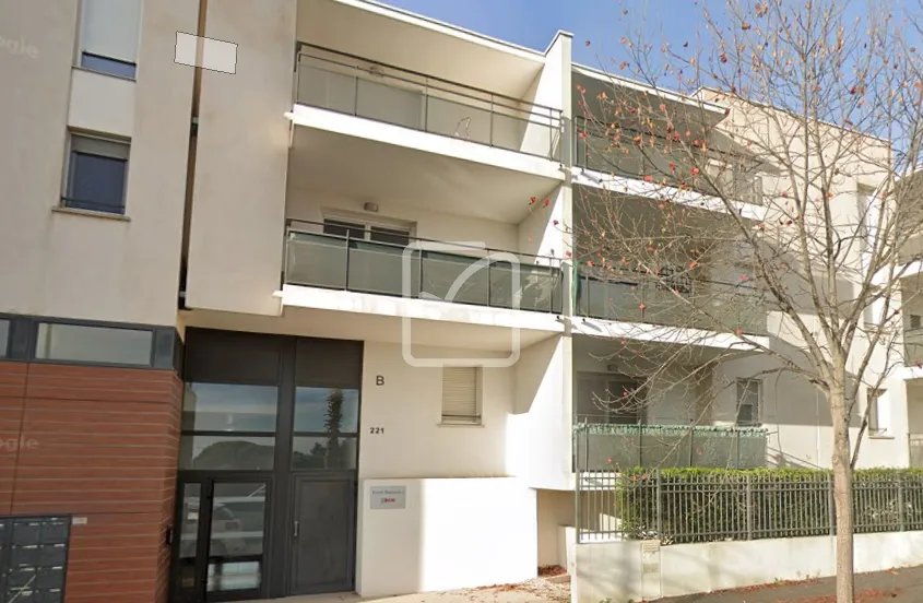 Joli appartement récent à Béziers avec loggia et parking 