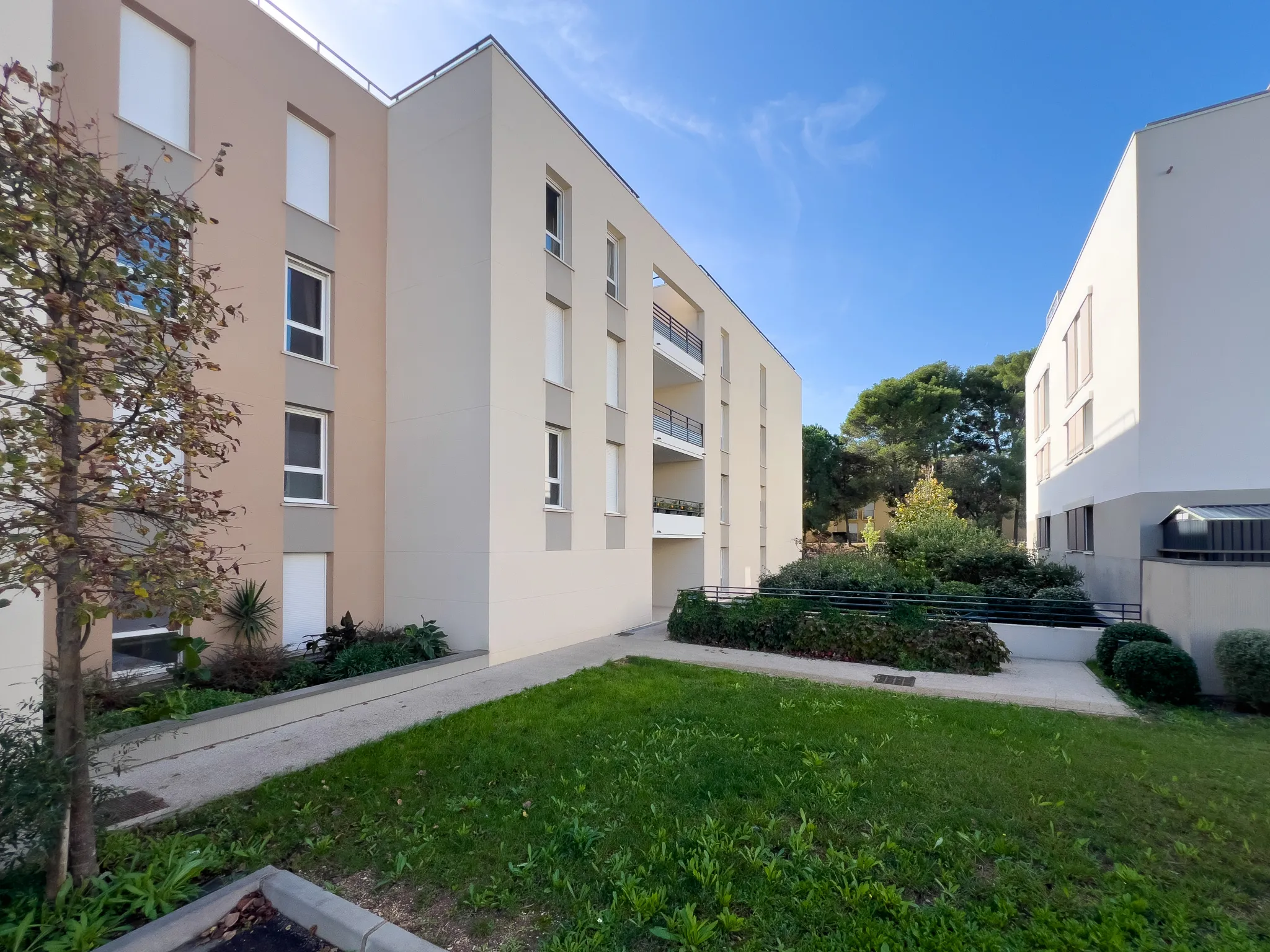 T2 standing avec terrasse et parking à La Londe-les-Maures 