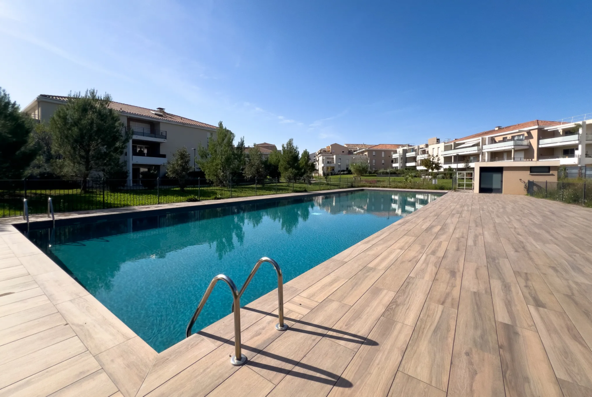 T2 standing avec terrasse et parking à La Londe-les-Maures 