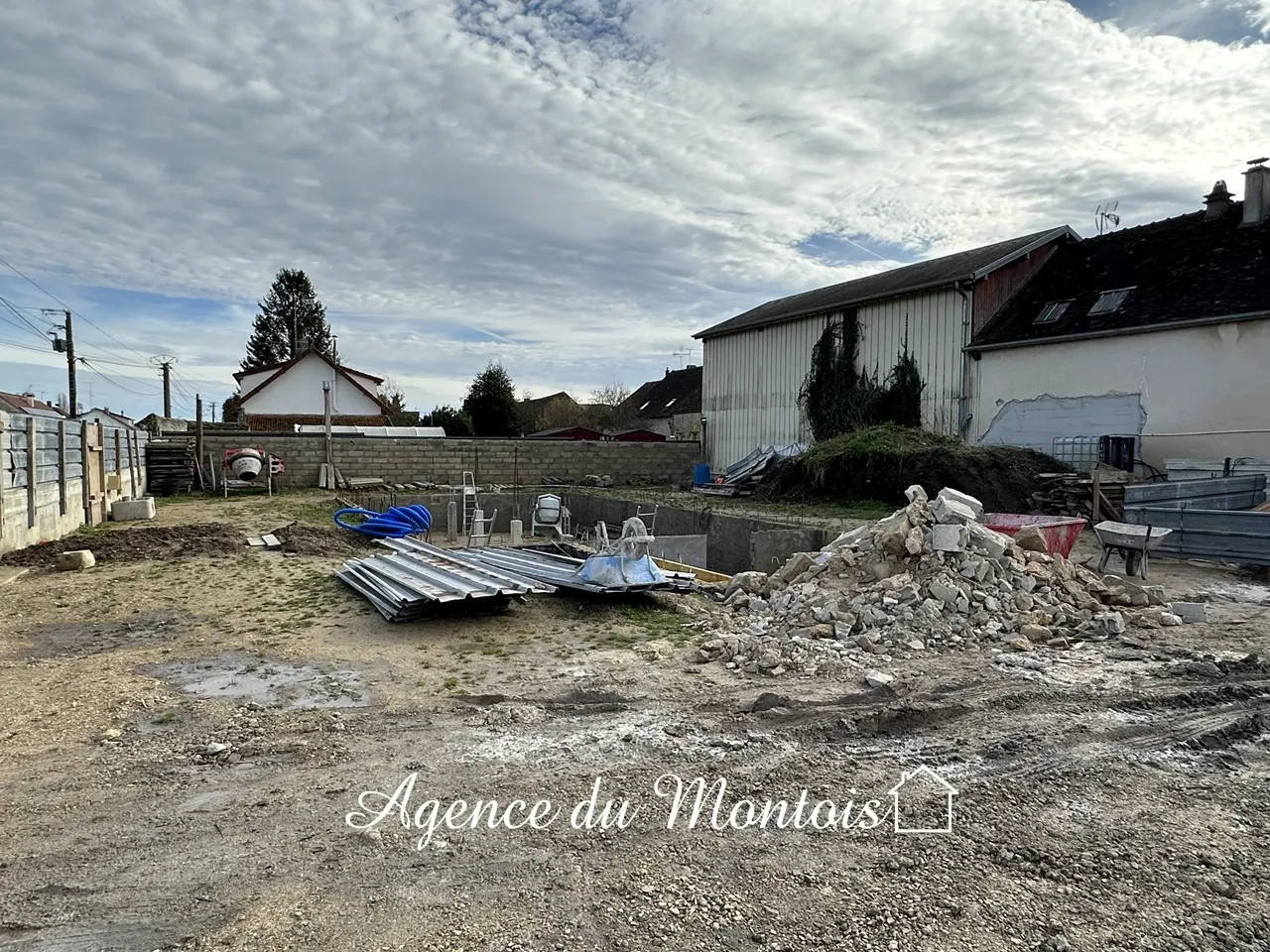 Terrain constructible à Donnemarie Dontilly de 552 m² à vendre 