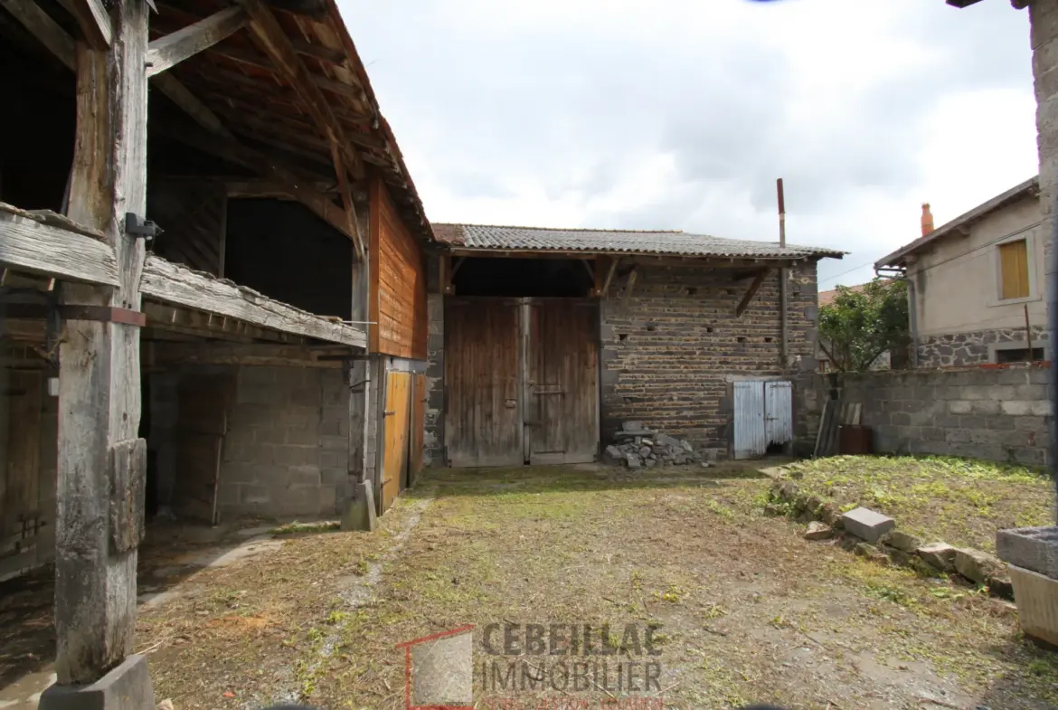 Maison avec jardin et dépendances à vendre à Saint-Laure, proche d'Ennezat 