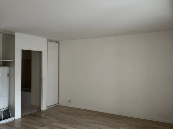 Studio à vendre au Métro Porte des Lilas, Paris 75019