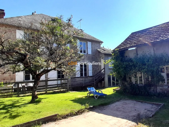 Maison familiale en coeur de bourg à St Priest de Gimel