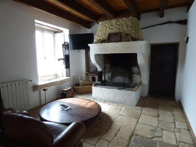 Grande Maison de Caractère avec Jardin et Garage à Vaucouleurs 