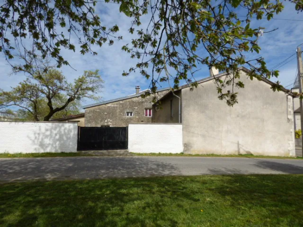 Grande Maison de Caractère avec Jardin et Garage à Vaucouleurs