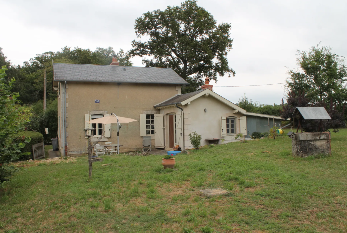 Maison de chemin de fer rénovée à Champillet sur 1260 m² 