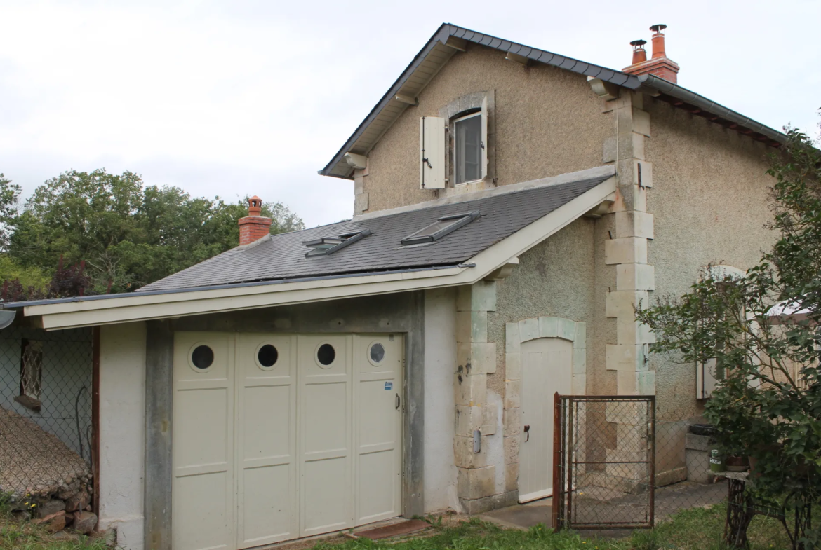 Maison de chemin de fer rénovée à Champillet sur 1260 m² 