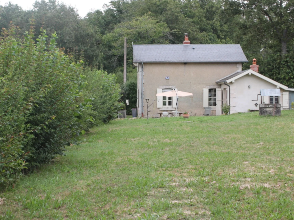 Maison de chemin de fer rénovée à Champillet sur 1260 m²