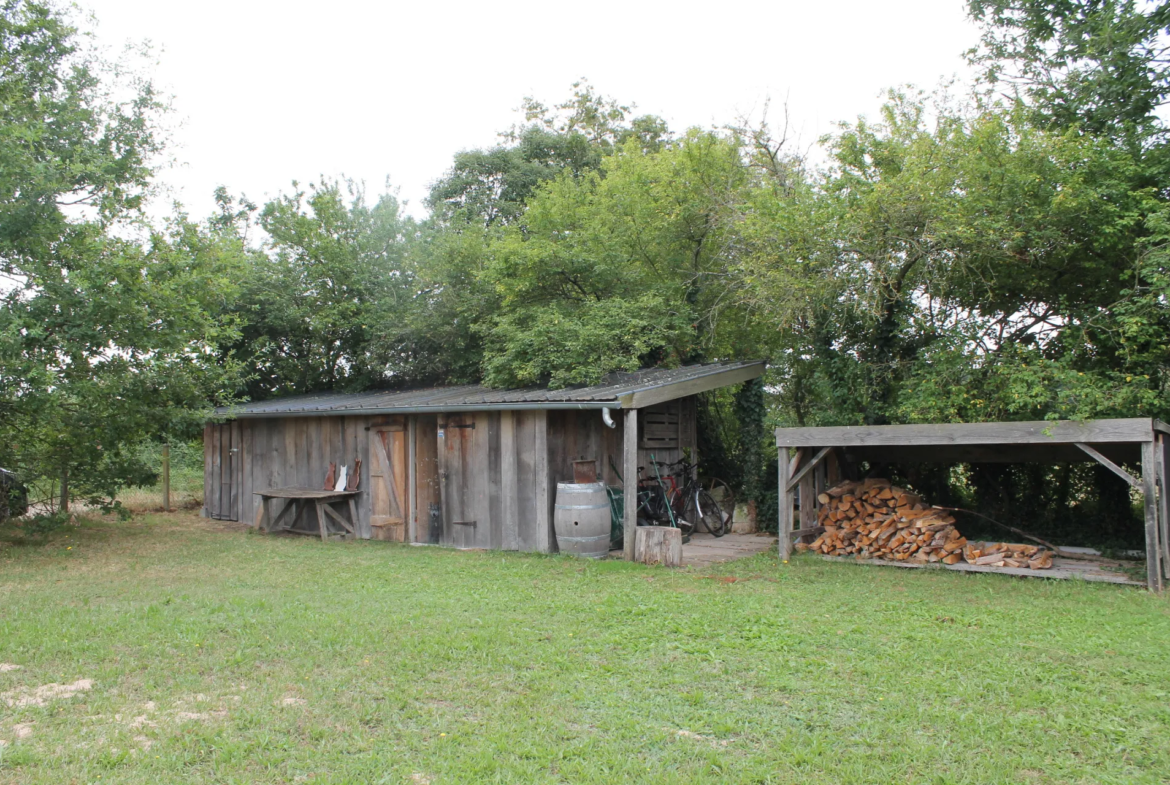 Maison de chemin de fer rénovée à Champillet sur 1260 m² 