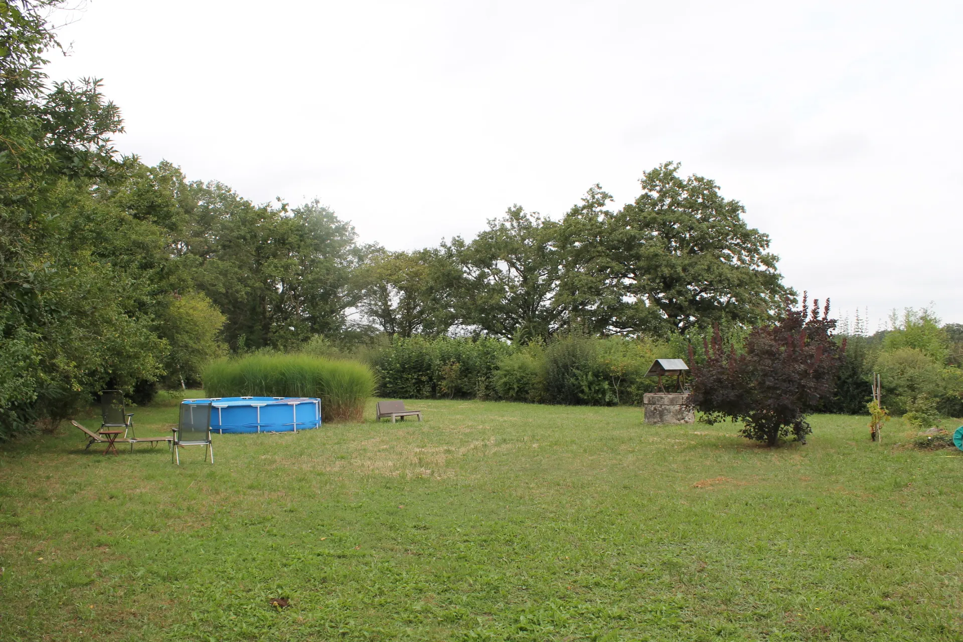 Maison de chemin de fer rénovée à Champillet sur 1260 m² 