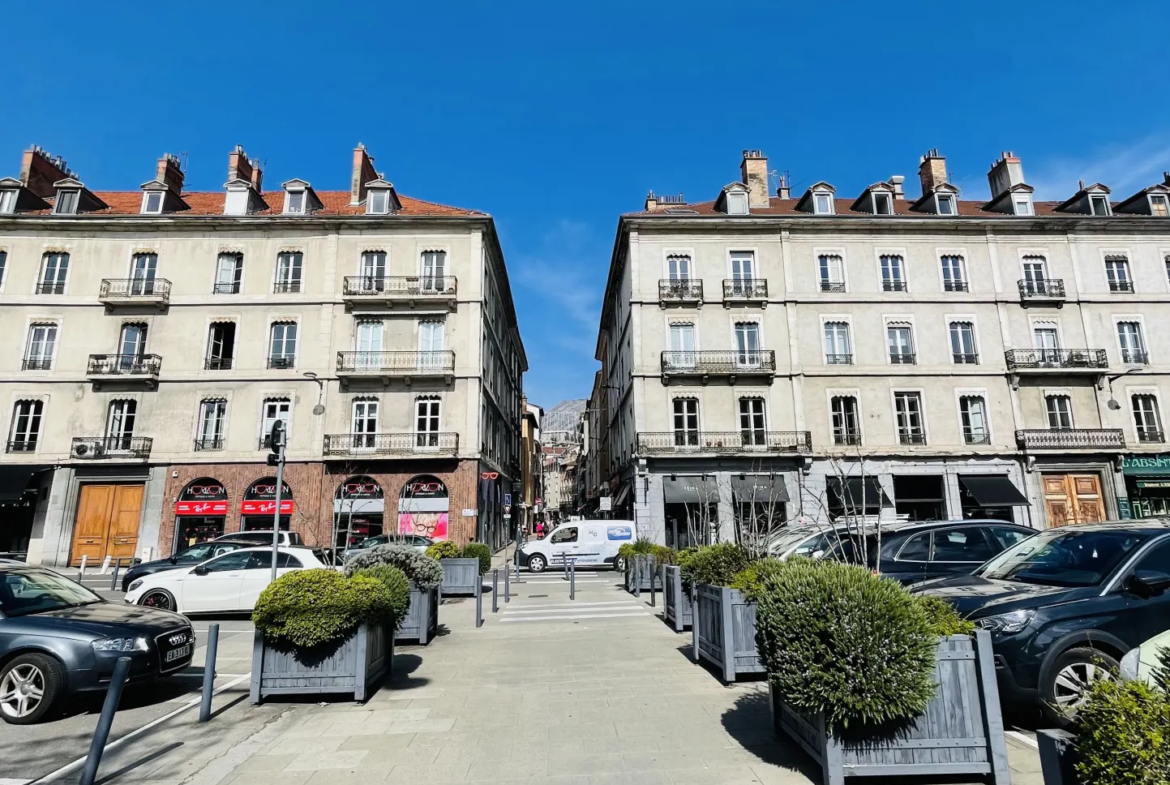 Plateau à rénover à Grenoble Vaucanson - 53 m² à 118 000 € 