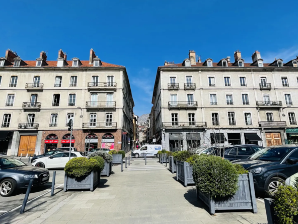 Plateau à rénover à Grenoble Vaucanson - 53 m² à 118 000 €