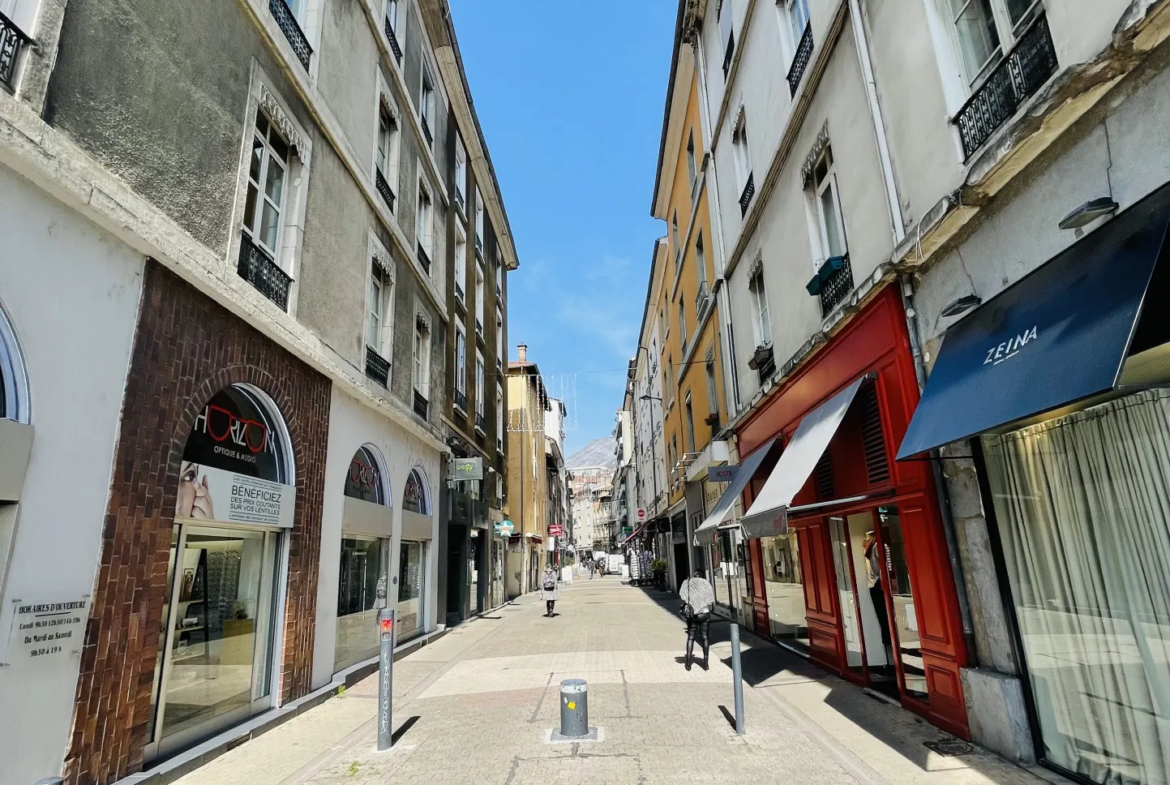 Plateau à rénover à Grenoble Vaucanson - 53 m² à 118 000 € 