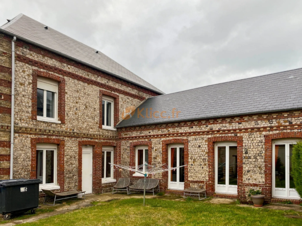 Propriété familiale en coeur de village proche de la mer à St Pierre en Port