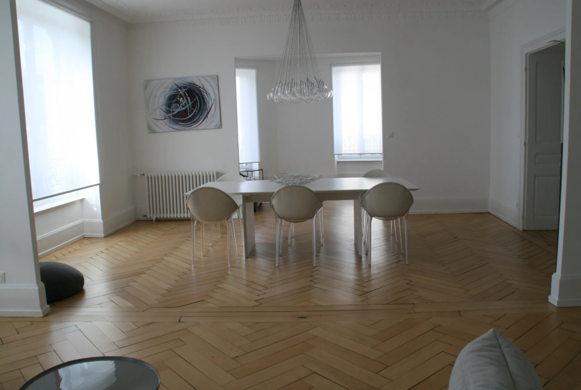 Appartement Haussmannien de 151 m2 à Belfort - Proche Centre Ville 