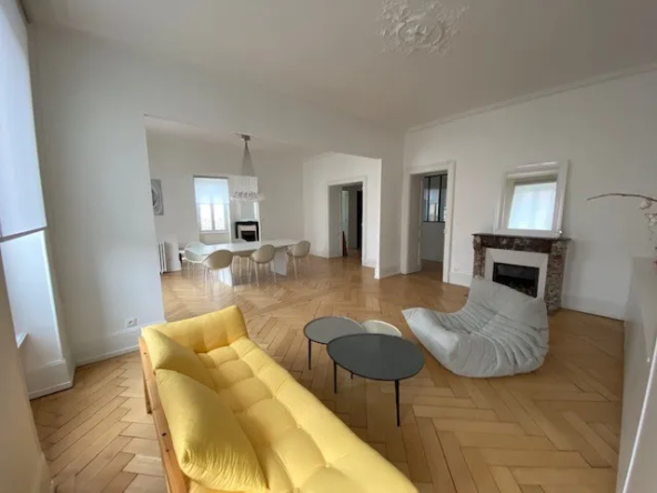 Appartement Haussmannien de 151 m2 à Belfort - Proche Centre Ville