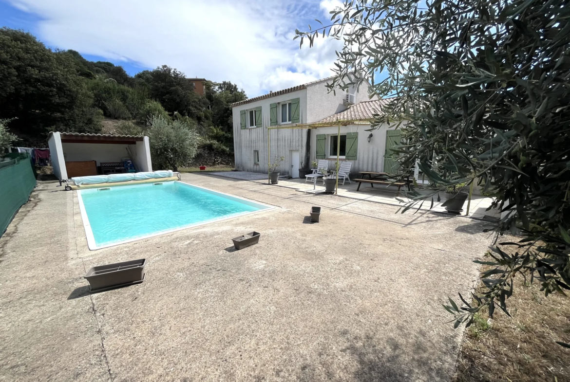 Maison de Campagne 5 pièces avec Piscine à Cabrerolles 