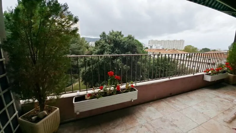 Appartement lumineux avec terrasse à Marseille 13009 