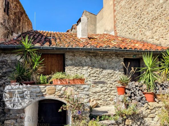 Maison en Pierre à Réhabiliter à Laroque des Albères