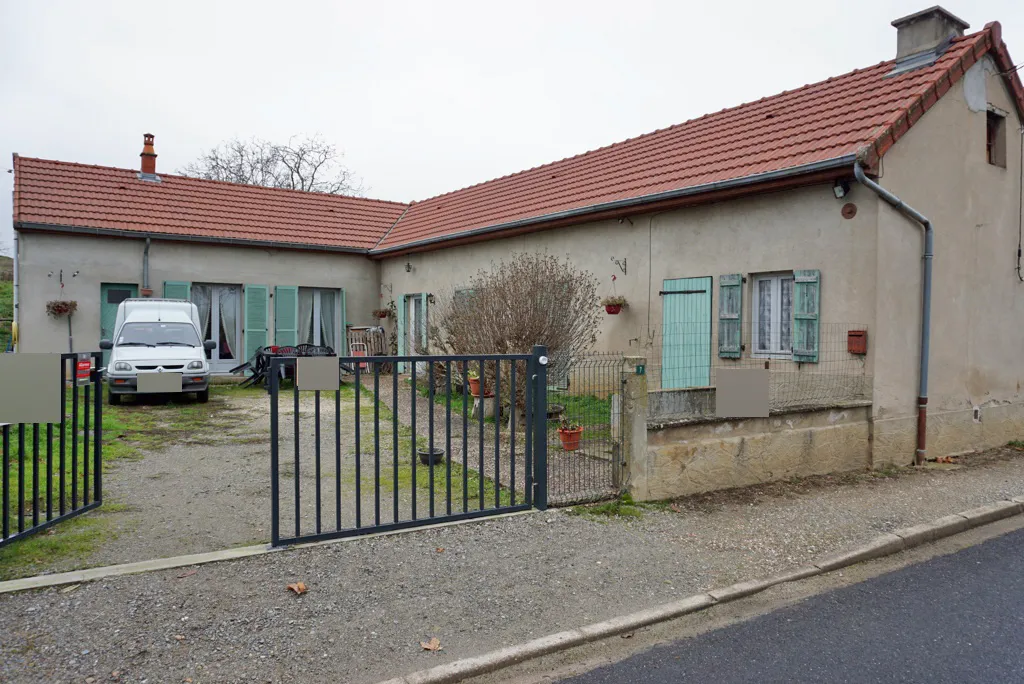 Maison entre Digoin et Le Donjon avec jardin et hangar 