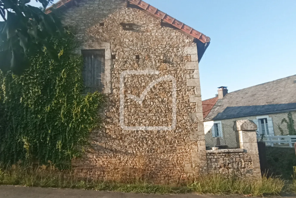 Maison de village avec atelier et grange à Ste Orse 