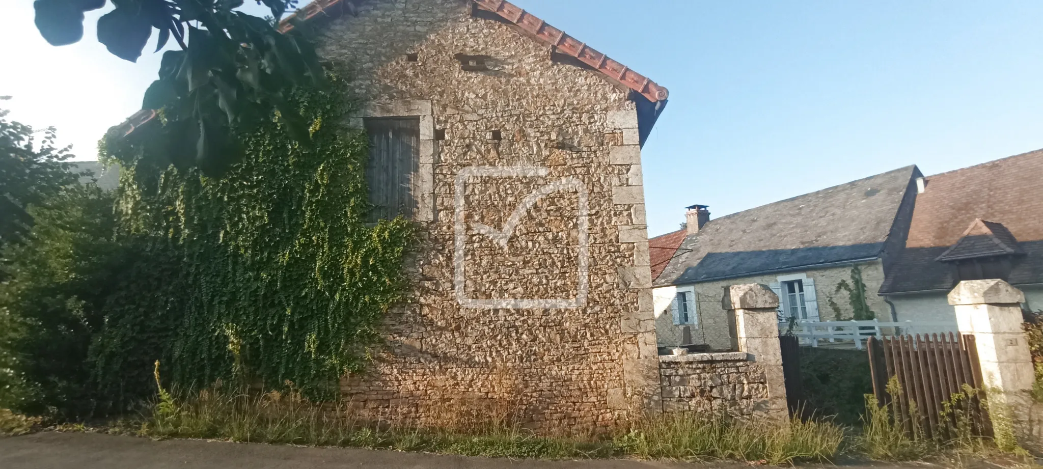 Maison de village avec atelier et grange à Ste Orse 