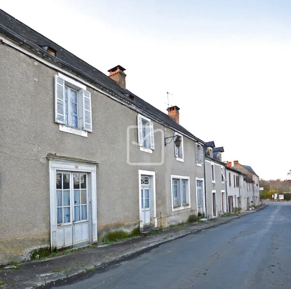 Maison de village avec atelier et grange à Ste Orse 