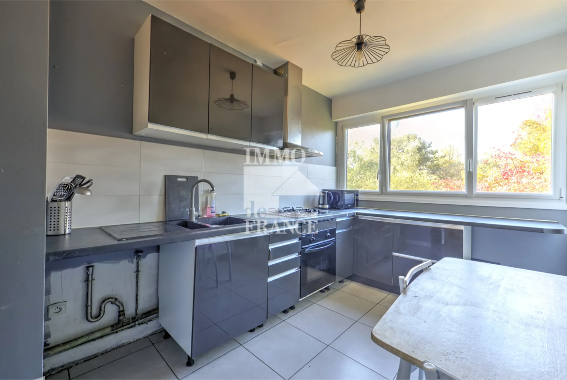 À vendre : Appartement de 82,62 m² avec 4 chambres à Pontoise 