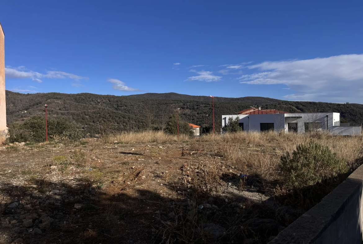 Terrain à bâtir avec belle vue à Amélie-les-Bains 