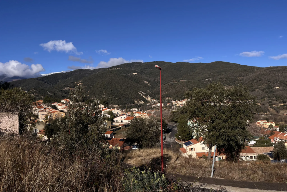 Terrain à bâtir avec belle vue à Amélie-les-Bains 