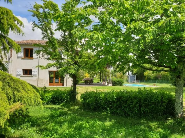 Très belle maison de village au calme sans vis-à-vis à Beaumont de Lomagne