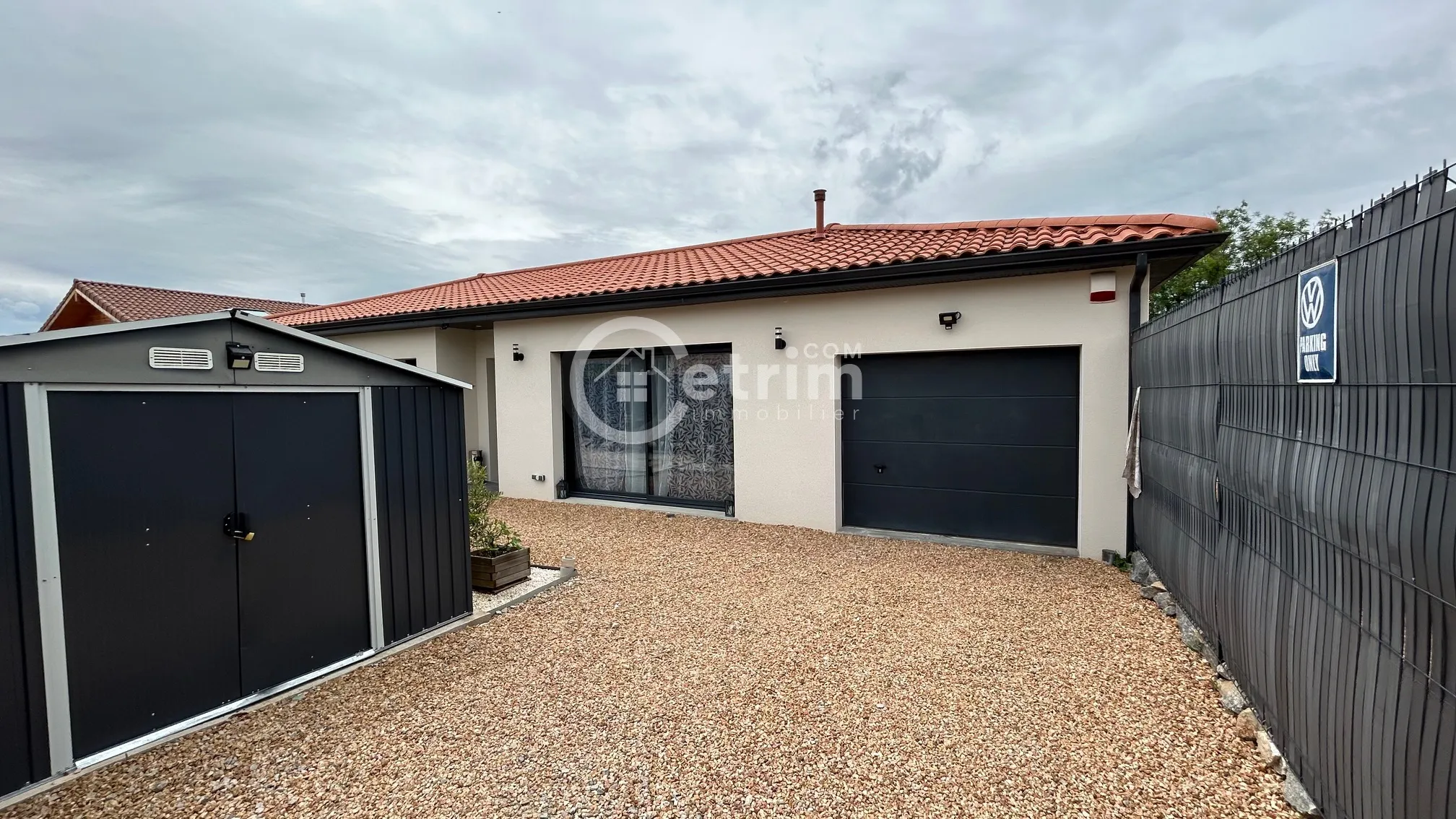 Maison contemporaine avec garage et jardin à Lezoux 