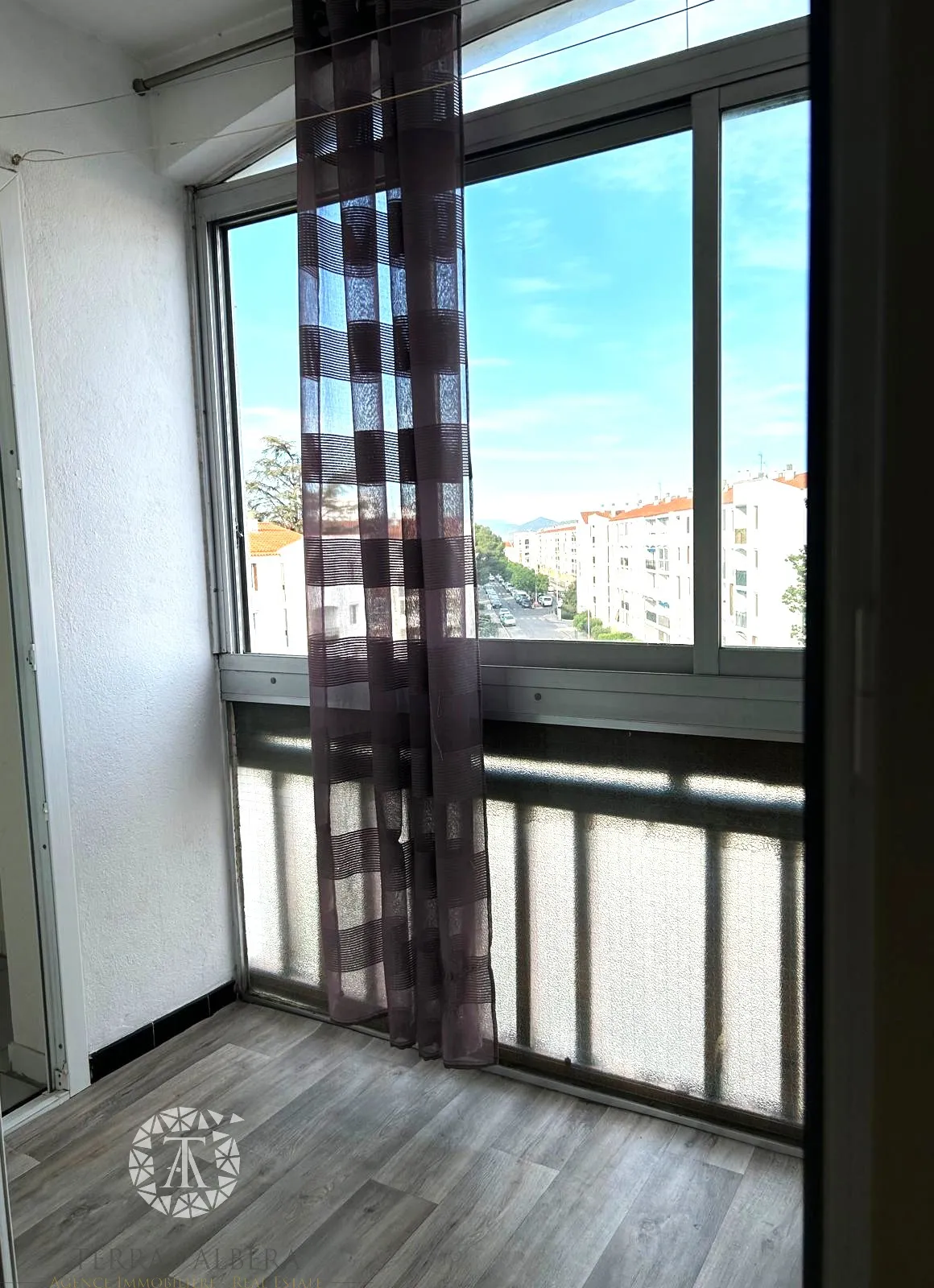 Appartement T3/4 à vendre sur la Place de la Sardane à Perpignan 