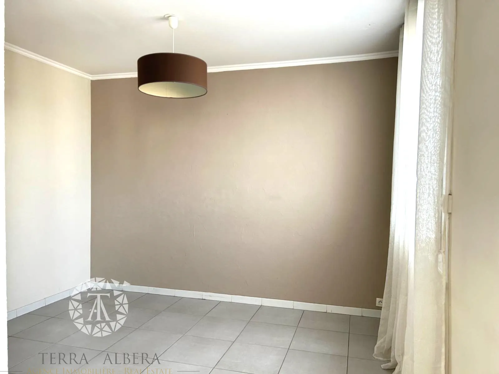 Appartement T3/4 à vendre sur la Place de la Sardane à Perpignan 