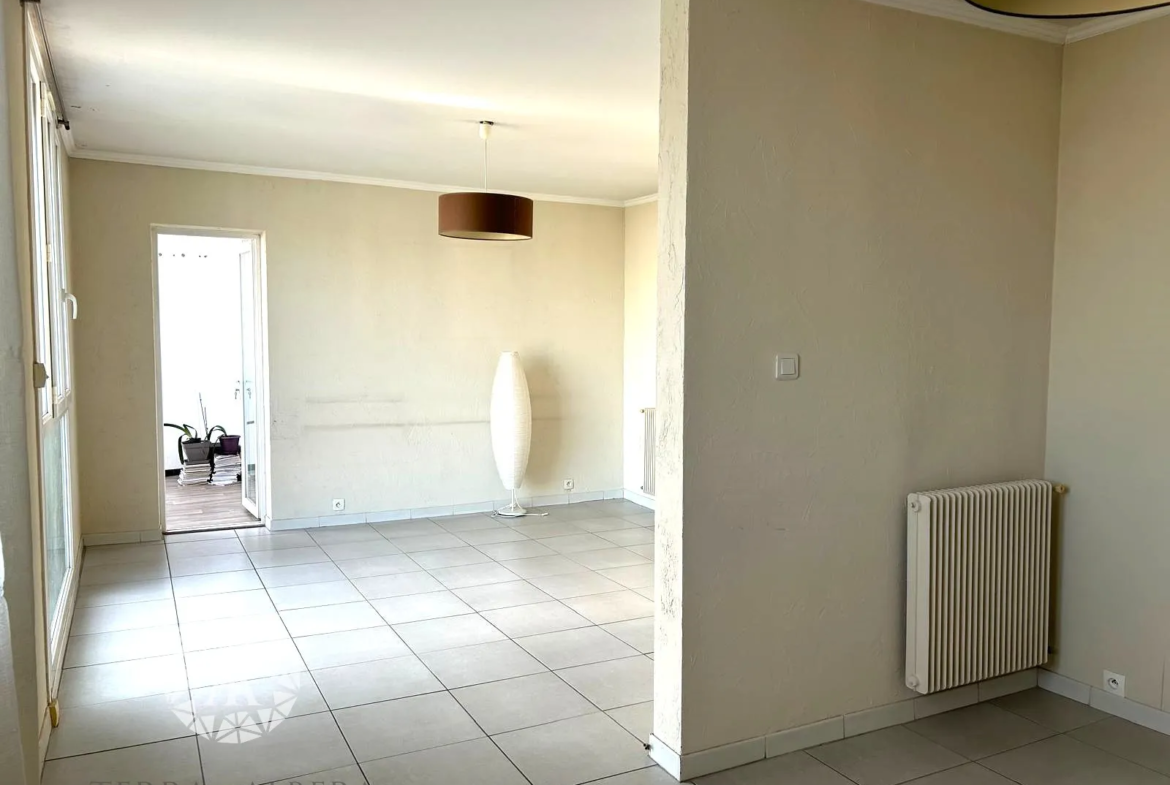 Appartement T3/4 à vendre sur la Place de la Sardane à Perpignan 